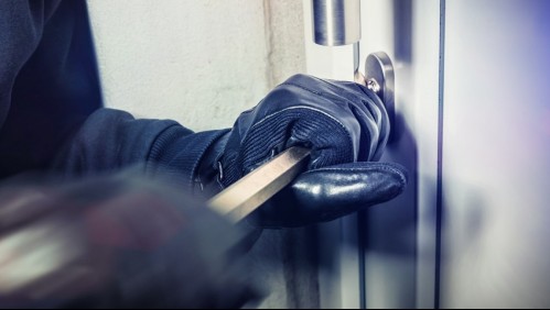 Ladrón entra a robar a una casa, no encuentra dinero y deja nota con insólito reclamo: 'No debías haberla asegurado'