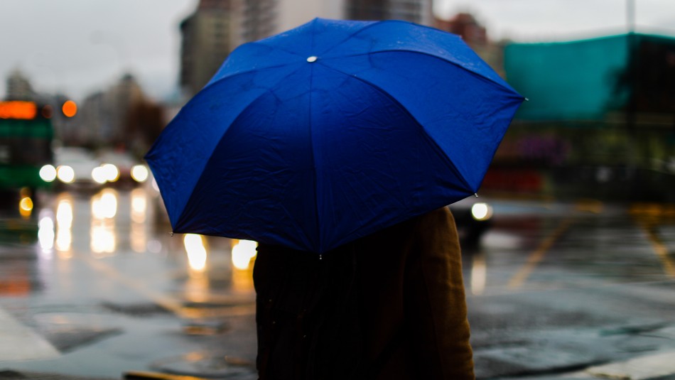 lluvia-santiago Santiago amaneció con chubascos matinales este jueves: revisa el pronóstico del tiempo para el resto del día