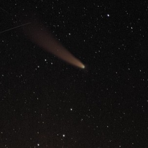 Descubren misterioso objeto que se comporta como asteroide y cometa a la vez Descubren misterioso objeto que se comporta como asteroide y cometa a la vez