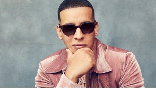 Daddy Yankee se disfraza de un elegante espía y 'rompe' las redes sociales: 'Es el fuego del Caribe'