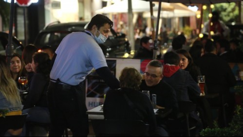 Fin del toque de queda genera creciente oferta laboral: Locales tienen problemas para encontrar trabajadores