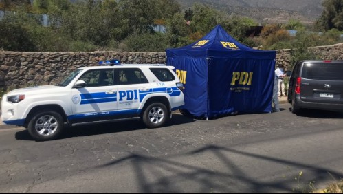 Mujer fue encontrada sin vida en la vía pública en Peñalolén: Mantiene lesiones atribuibles a terceros