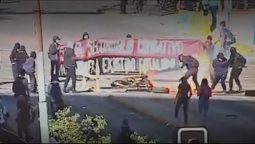 [VIDEO] Manifestante resulta quemado al intentar prender una barricada en la Alameda