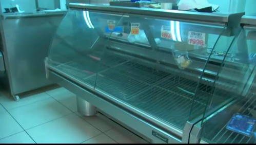 'Pasa esto que te corta las ilusiones': trabajador de carnicería que abrió hace tres meses y lo perdió todo tras saqueo