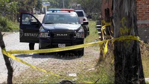 Rescatan a dos hermanas que estuvieron 9 años encerradas por su padre: una de ellas pidió comida al ver a los policías