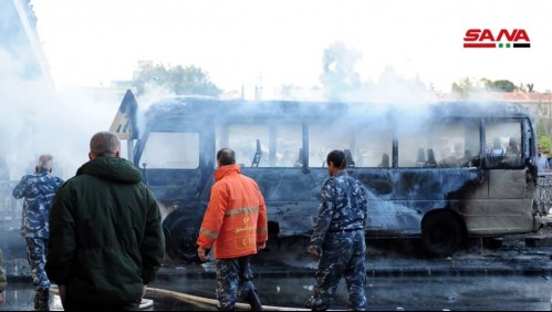 Tres explosivos en un puente: Atentado contra autobús militar en Siria deja al menos 13 muertos