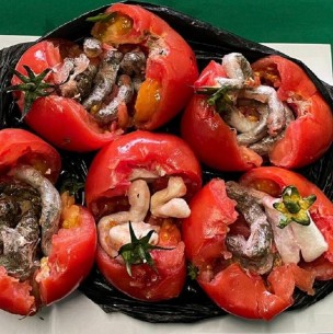 Joven mujer rellenó tomates con distintos tipos de droga para ingresarlos a la cárcel Joven mujer rellenó tomates con distintos tipos de droga para ingresarlos a la cárcel