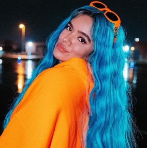 Karol G se muestra con orgullo en la playa y aplauden que no utilice filtros: Karol G se muestra con orgullo en la playa y aplauden que no utilice filtros: