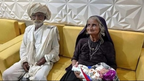 Mujer de 70 años da a luz a su primer hijo luego de 45 años de casada: 'No puedo expresar mis sentimientos con palabras'