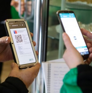 Minsal confirma que mayores de 55 años deberán tener dosis de refuerzo para el Pase de Movilidad Minsal confirma que mayores de 55 años deberán tener dosis de refuerzo para el Pase de Movilidad
