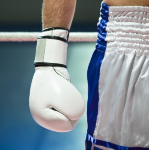 Boxeador fue de pesca y terminó matando a un oso que lo atacó ferozmente en un bosque Boxeador fue de pesca y terminó matando a un oso que lo atacó ferozmente en un bosque