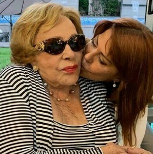 El día en que la madre de Alejandra Guzmán escapó en el baúl de un auto tras ser acusada de estafa El día en que la madre de Alejandra Guzmán escapó en el baúl de un auto tras ser acusada de estafa