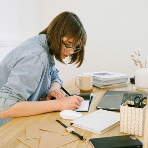 Cómo mantener el escritorio en orden: Trucos para organizar en función de la productividad Cómo mantener el escritorio en orden: Trucos para organizar en función de la productividad