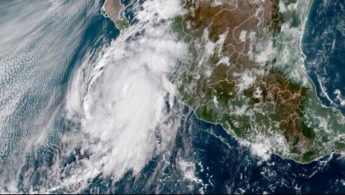 Huracán Rick avanza rumbo a México y podría fortalecerse