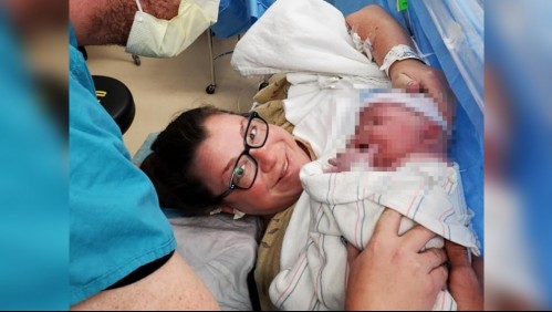 Joven madre da a luz a un 'bebé gigante' luego de sufrir 19 abortos espontáneos