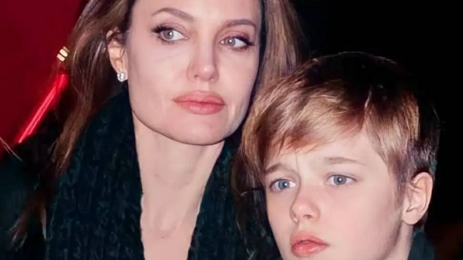 El nuevo estilo de la hija de Angelina Jolie: Shiloh luce un mini vestido de terciopelo negro, maquillaje y trenzas