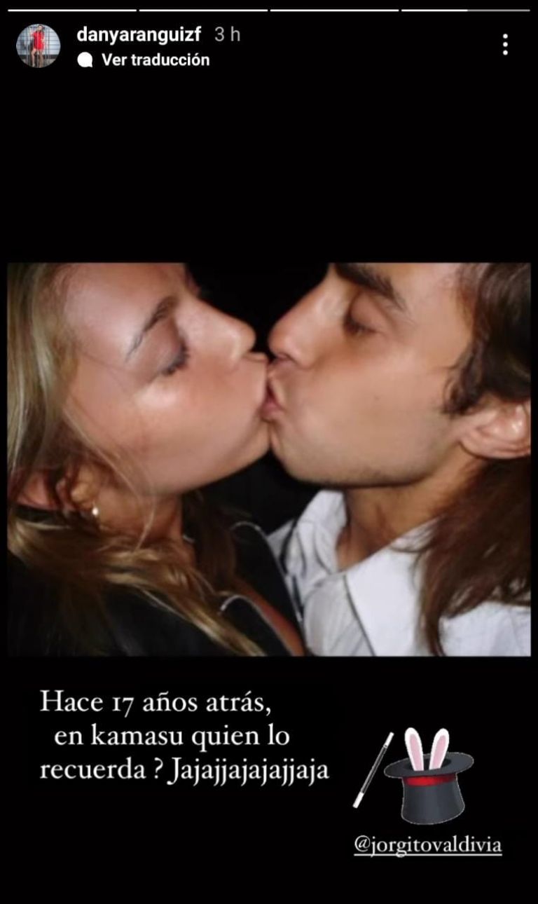 Daniela y Jorge Valdivia besándose en Kmasú