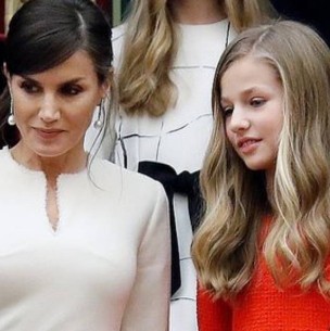 La hija mayor de la reina Letizia sorprende con su renovado estilo: Tacones altos y mini vestido La hija mayor de la reina Letizia sorprende con su renovado estilo: Tacones altos y mini vestido