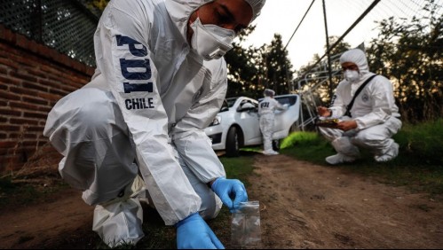 Encuentran cadáver de mujer al interior de una casa y no descartan que se trate de un homicidio