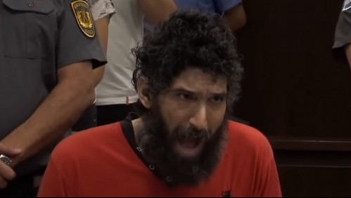 'Hombre gato' es desalojado por maullar 55 veces durante juicio por doble crimen de su madre y tía