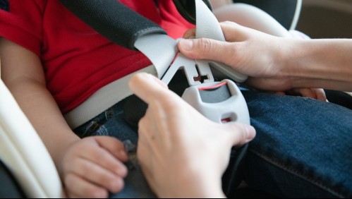 Así es cómo se instala de forma segura la silla de bebé en el auto, según los expertos