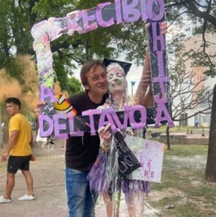 Joven se recibe de abogada y se lo dedica a su padre que sobrevivió a un paro cardíaco: Joven se recibe de abogada y se lo dedica a su padre que sobrevivió a un paro cardíaco: