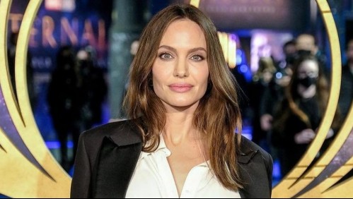 Angelina Jolie luce unas extensiones mal instaladas en estreno de 'Eternals' y las críticas se vuelven virales