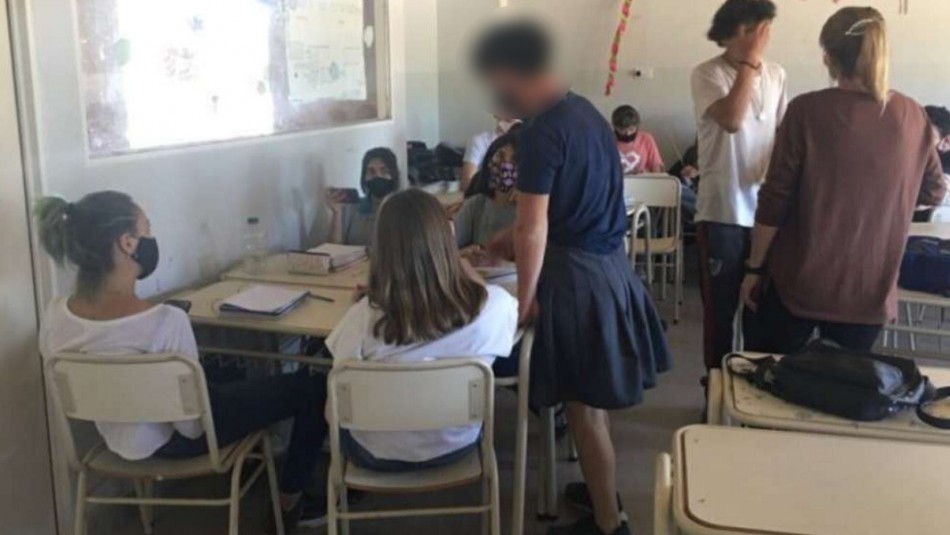 alumno-asiste-con-falda-al-colegio-en-argentina Alumno va a clases con falda porque la escuela le prohibía usar short en plena ola de calor: