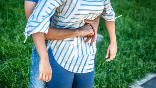 Maniobra de Heimlich: Así puedes realizar el movimiento que salvó la vida de una mujer en un restaurante