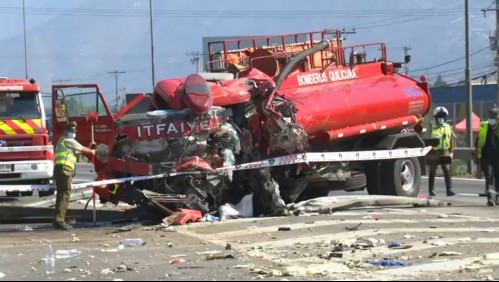 Carro de bomberos choca con camión cuando iba camino a un incendio: uno de los heridos perdió una pierna