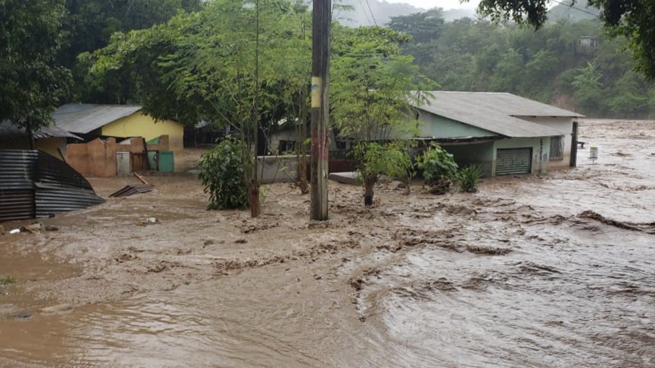 Muerte de tres niños eleva a 35 los fallecidos por lluvias en Guatemala