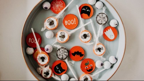 Descubren agujas de coser en dulces que se repartieron en la celebración de Halloween