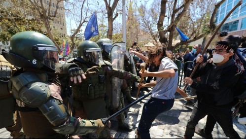 Manifestación mapuche en el Congreso por muerte de comunero termina en enfrentamientos con Carabineros