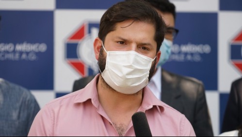 Médico de Boric asegura que el candidato presentó síntomas el pasado domingo y que atención fue 'vía telefónica'