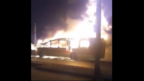 Desconocidos amenazan con arma de fuego a conductora y queman bus del transporte público en Villa Francia