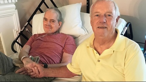 Hombre con cáncer terminal se reencuentra con su padre 11 días antes de morir y tras 52 años sin verlo