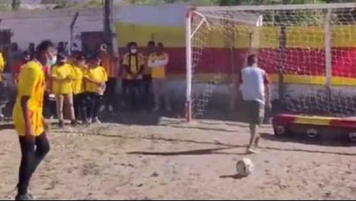 Particular funeral: Joven arquero murió y le patearon penales a su ataúd como homenaje