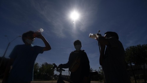 Altas temperaturas en la capital: Termómetros en Santiago superarán este lunes los 30°