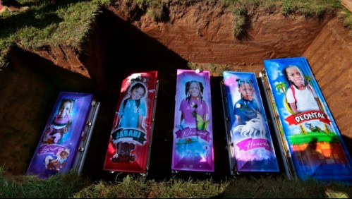 Madre deja a sus cinco hijas solas en casa y todas mueren tras desatarse un incendio: La acusan de imprudencia