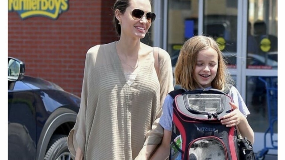La cartera de corcho ecológico de 3.200 dólares que Angelina Jolie usa para hacer compras en el supermercado