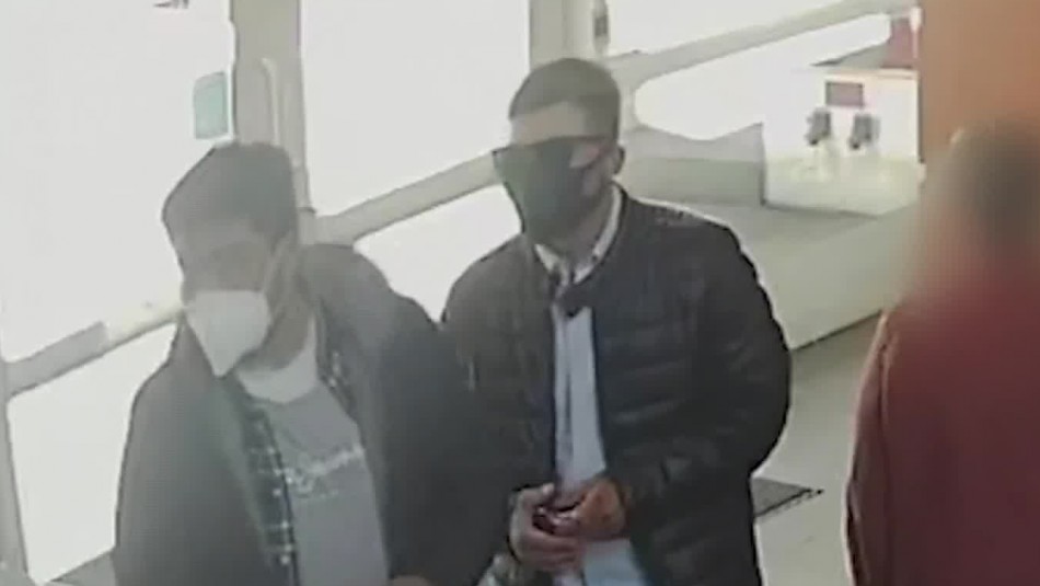 Hermanos se vestían de policías y salían a quitar droga a los traficantes para luego venderla Hermanos se vestían de policías y salían a quitar droga a los traficantes para luego venderla