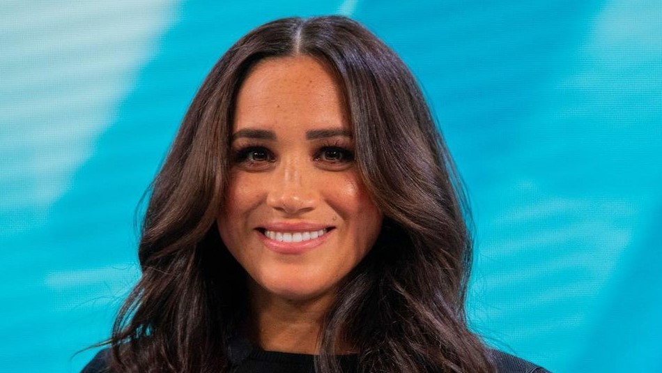 Meghan Markle brilla con atrevido vestido rojo de Carolina Herrera en su reaparición en la alfombra roja Meghan Markle brilla con atrevido vestido rojo de Carolina Herrera en su reaparición en la alfombra roja