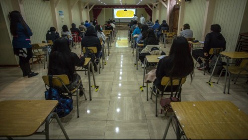 Colegio de Profesores califica de 'irresponsable' el regreso a clases presenciales obligatorio en 2022