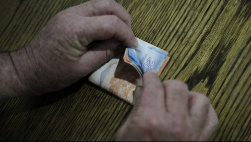 'Hay gente que todavía va a ollas comunes': Piden extender el IFE y Gobierno insiste que último pago será en diciembre