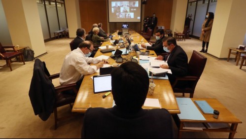 Cuarto retiro: polémicas y críticas cruzadas en la demora del inicio de sesiones de la comisión mixta