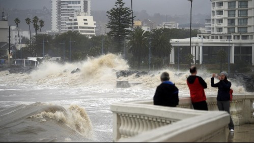 Armada emite aviso de marejadas en cinco regiones para este fin de semana