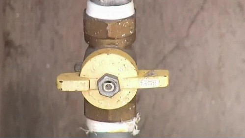 Aumentan denuncias de robo de medidores de agua y gas en comunas de la capital