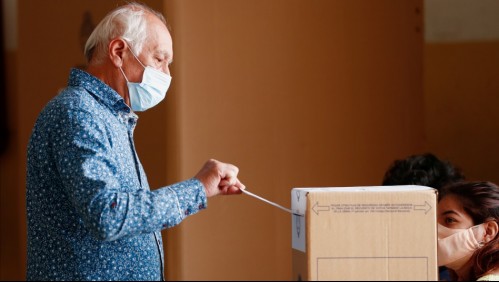 Argentinos votan en parlamentarias cruciales para el gobierno de Alberto Fernández
