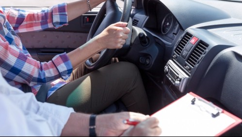 Joven mujer denuncia que fue abusada durante examen de conducción