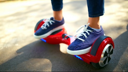 [VIDEO] Mujer termina en coma luego que se incendiara la patineta eléctrica que estaba cargando en su casa